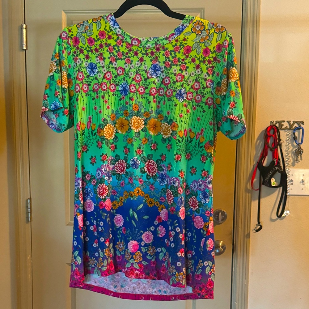 Johnny Was Green and Blue Graphic Short Sleeve Tee NWOT
